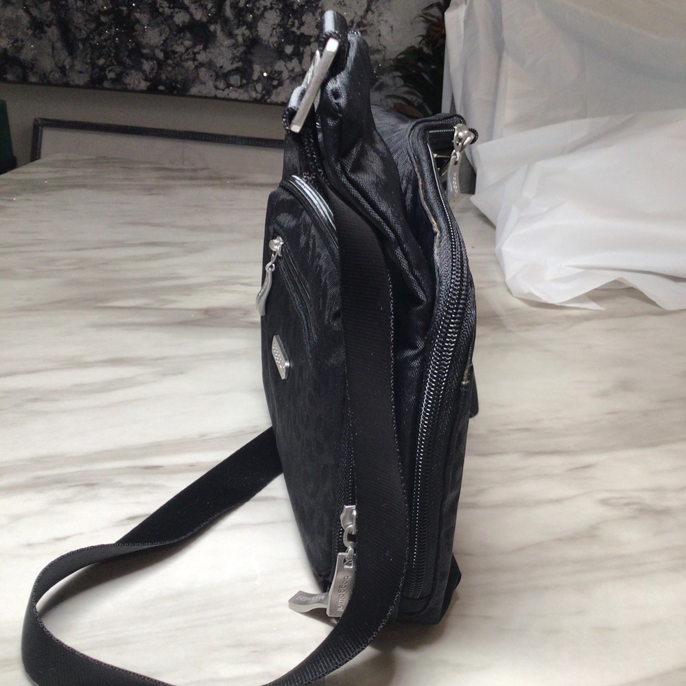 Black Baggalini Crossover with Zippers and Magnetic Closure Leopard Print - Picture 14 of 16